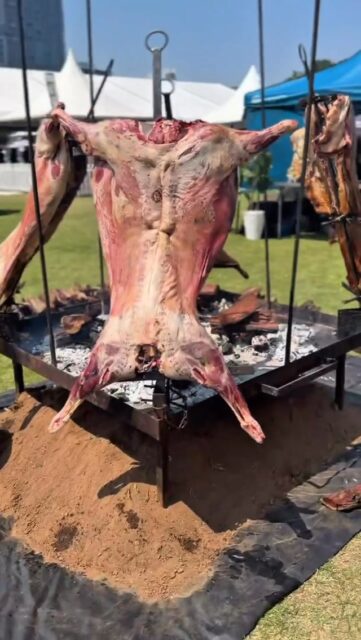 What a weekend at @chefsandchenin 🔥🇦🇷
The @chefsandchenin Festival brought together some incredible food, South African Chenin, great music and plenty of fire - and we were very proud to be there representing Argentina with an @africangaucho Asado.
Our fires were going all weekend, with Chef Juan and the team serving up our take on open-fire cooking to a crowd that absolutely loved it. Seeing people coming back for more, chatting about the food and enjoying what we do made the whole weekend one to remember.
A brilliant festival, a brilliant crowd and a pretty special way to showcase a little taste of Argentina right here in South Africa🇦🇷🔥Thank you to the @chefsandchenin team for having us. We loved every minute of it🙌
#AfricanGaucho #SouthAmericanCuisine #Asado #CapeTownEvents #OpenFireCooking
