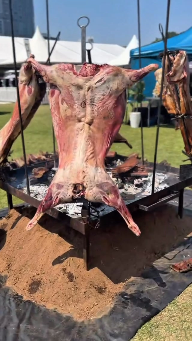 What a weekend at @chefsandchenin 🔥🇦🇷
The @chefsandchenin Festival brought together some incredible food, South African Chenin, great music and plenty of fire - and we were very proud to be there representing Argentina with an @africangaucho Asado.
Our fires were going all weekend, with Chef Juan and the team serving up our take on open-fire cooking to a crowd that absolutely loved it. Seeing people coming back for more, chatting about the food and enjoying what we do made the whole weekend one to remember.
A brilliant festival, a brilliant crowd and a pretty special way to showcase a little taste of Argentina right here in South Africa🇦🇷🔥Thank you to the @chefsandchenin team for having us. We loved every minute of it🙌
#AfricanGaucho #SouthAmericanCuisine #Asado #CapeTownEvents #OpenFireCooking